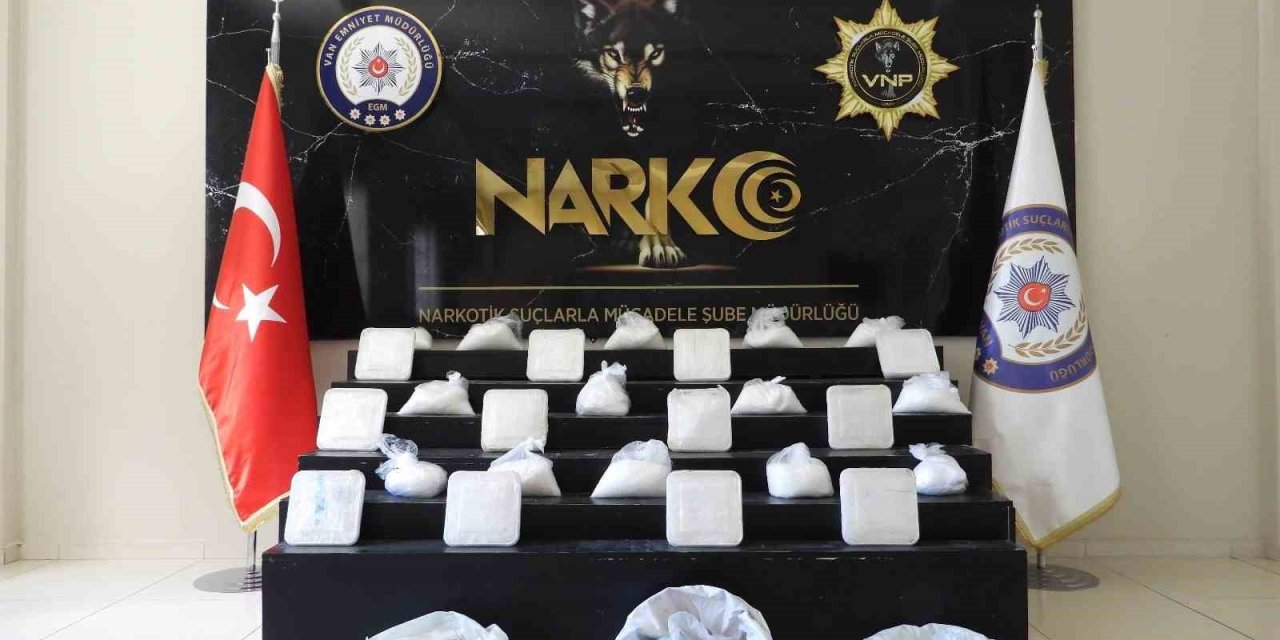 Tezeklerin Arasında Gizlenen 41 Kilo Metamfetamin Ele Geçirildi