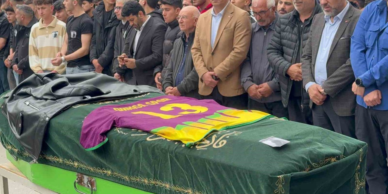 Kazada Ölen 17 Yaşındaki Futbolcu Son Yolculuğuna Uğurlandı
