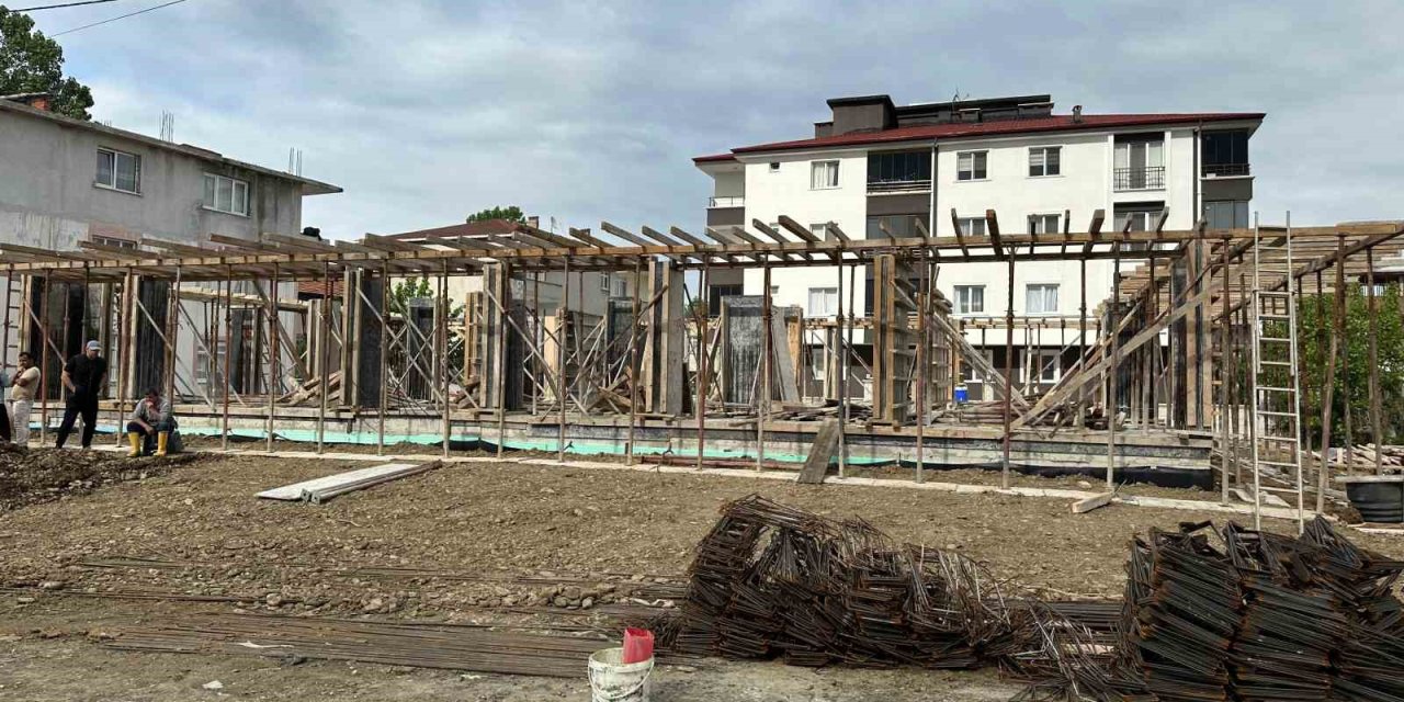 İnşaattan Düşen İşçinin Ayağı Kırıldı