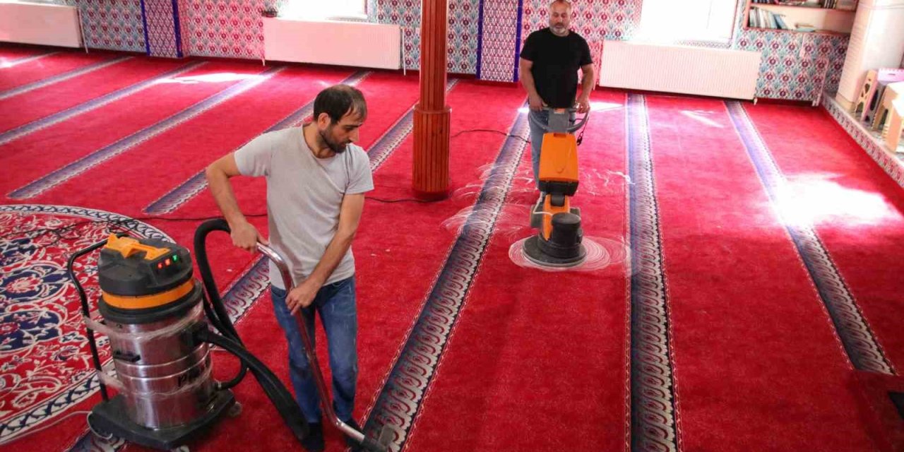 Derince’de İbadethaneler Pırıl Pırıl