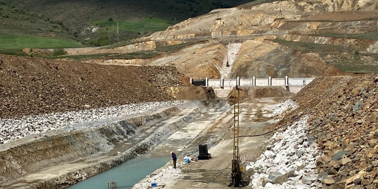 Yelpınar Göleti İnşaatında Çalışmalar Devam Ediyor