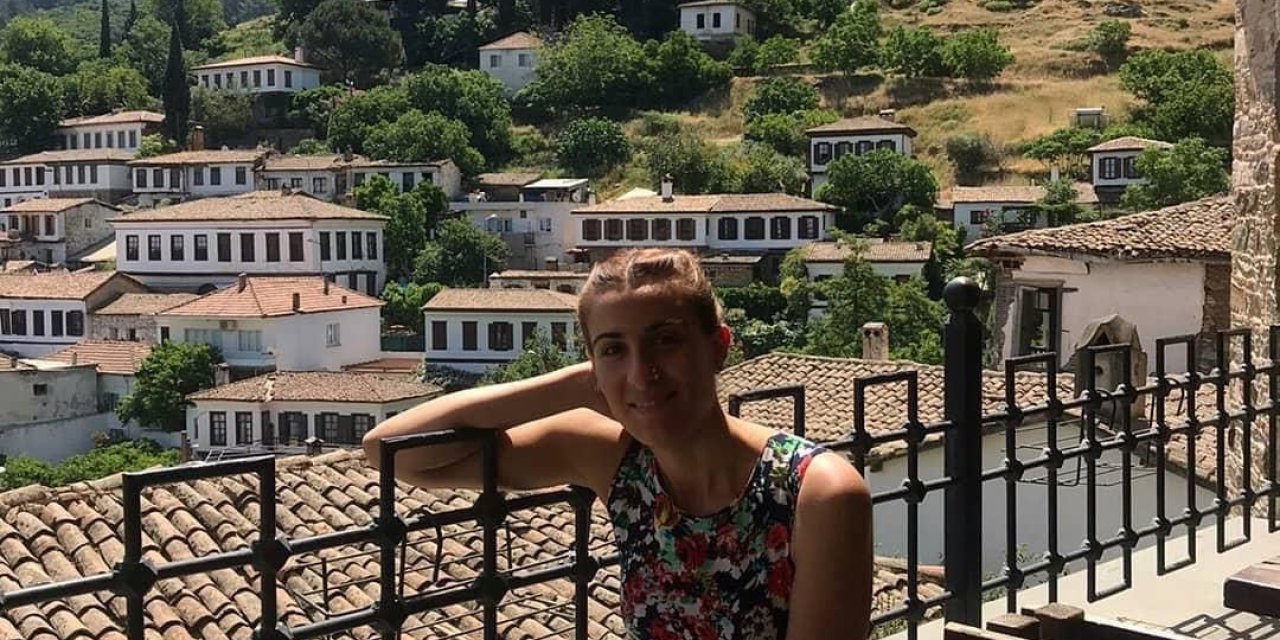 Motosiklet Otomobille Çarpıştı: 2 Çocuk Annesi Kadın Hayatını Kaybetti