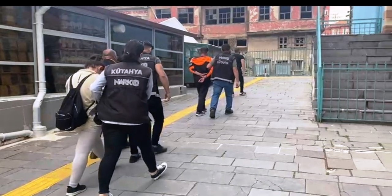 Kütahya’da 3 Uyuşturucu Satıcısı Tutuklandı