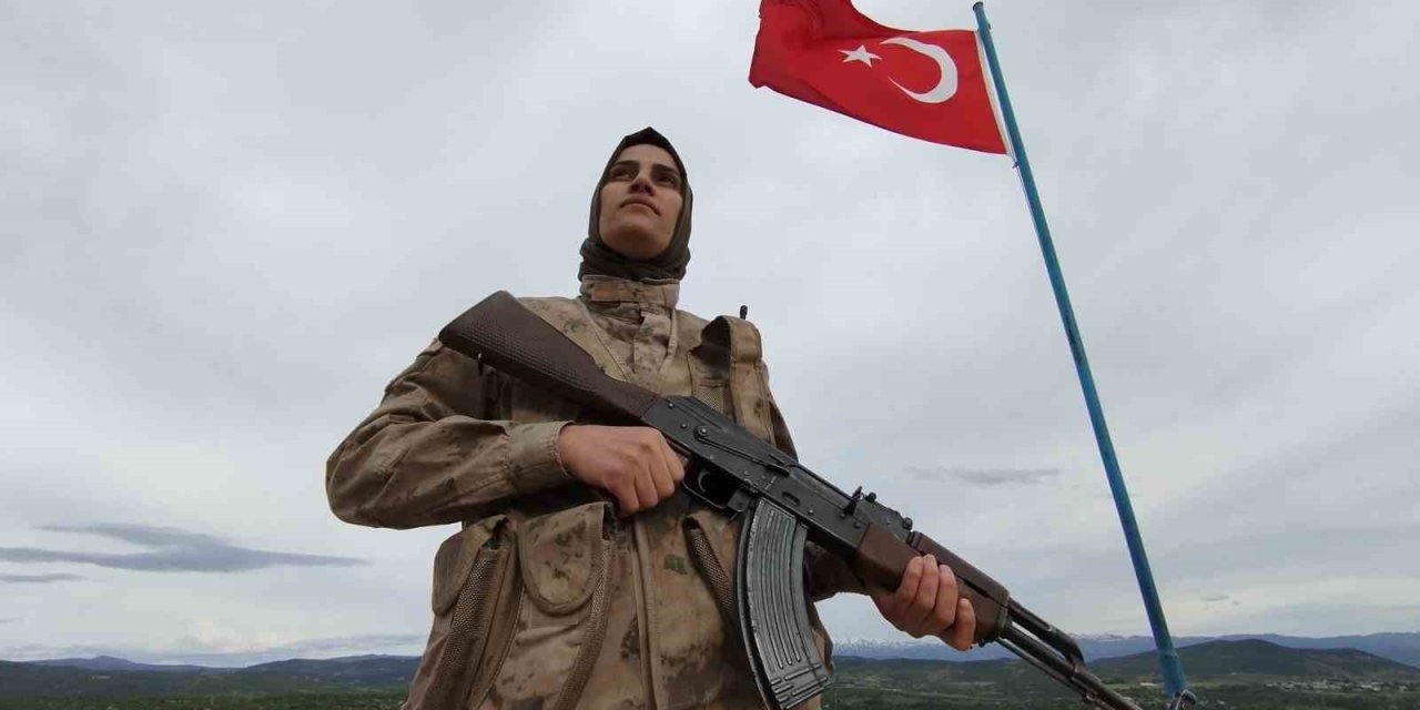 Gündüz Evde Anne, Akşam Vatan Nöbetinde