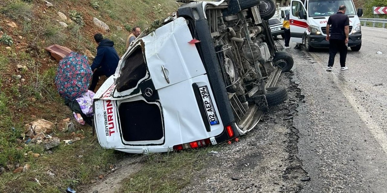 Yolcu Minibüsü Devrildi: 12 Yaralı