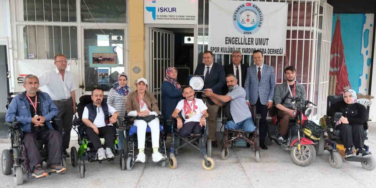 Rektör Yardımcısı Prof. Dr. Sezgin Zeren: "Sporcularımızı Tebrik Ediyorum"