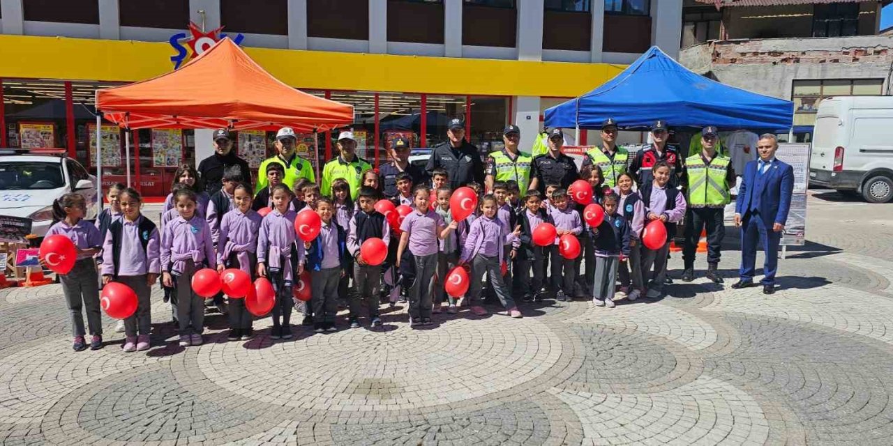 Gölpazarı’nda Trafik Haftası’nda Çocukları Bilgilendirildi