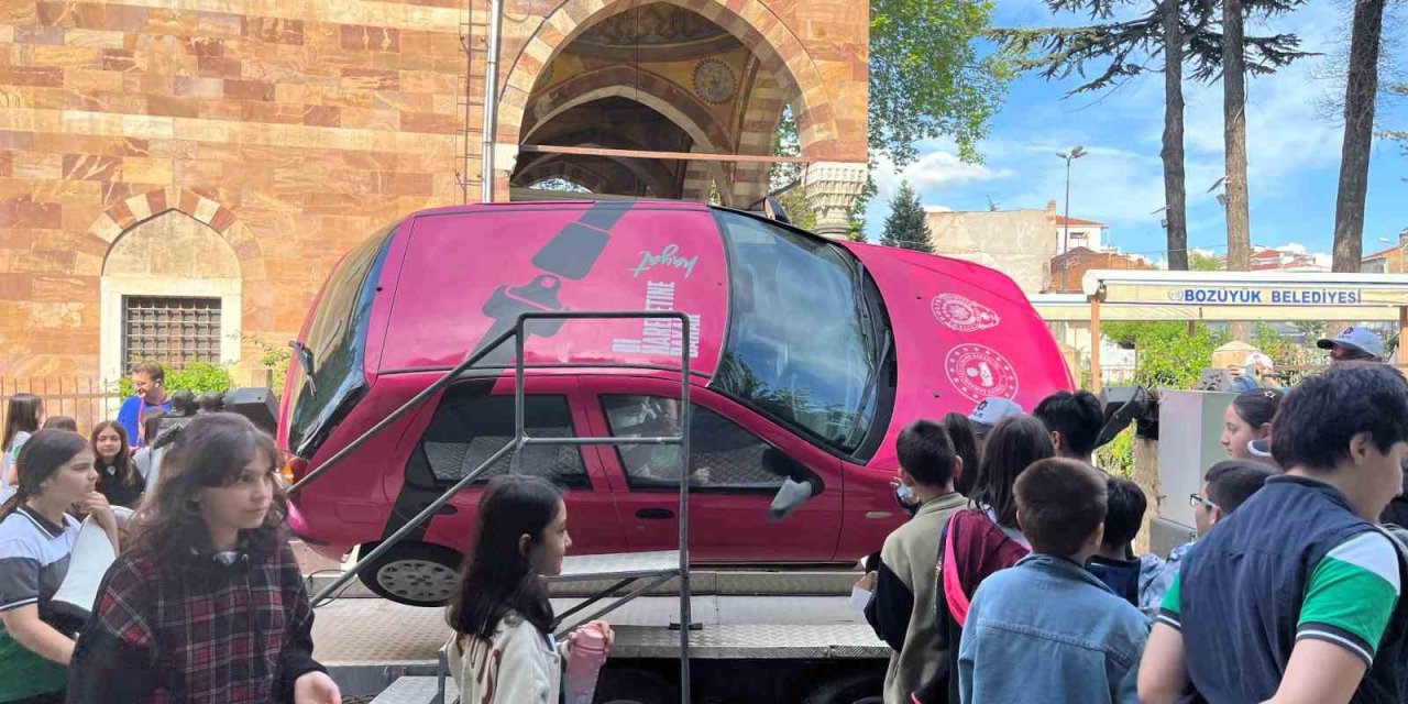 Simülasyon Aracında Emniyet Kemeri Takmayınca Olanlar Oldu, Bildiği Tüm Duaları Okudu