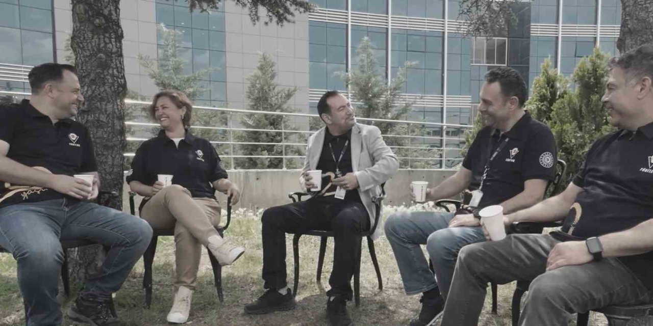 Bakanı Kacır, Engelleri Aşan İlk Türk Uzay Mühendisini Tebrik Etti