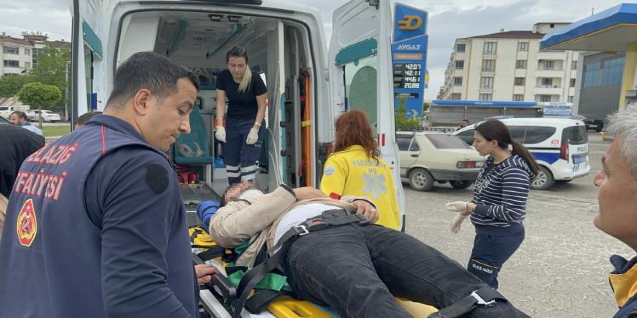 Kazada Otomobile Sıkışan Sürücüyü İtfaiye Kurtardı