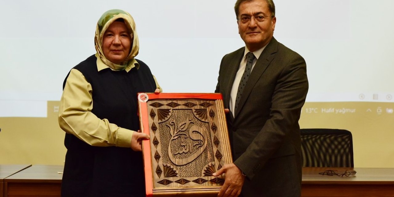Kastamonu Üniversitesi’nde “Arap Dili Neye Yarar: Medrese’den Fakülteye Bir Muhasebe” İsimli Söyleşi Gerçekleştirildi