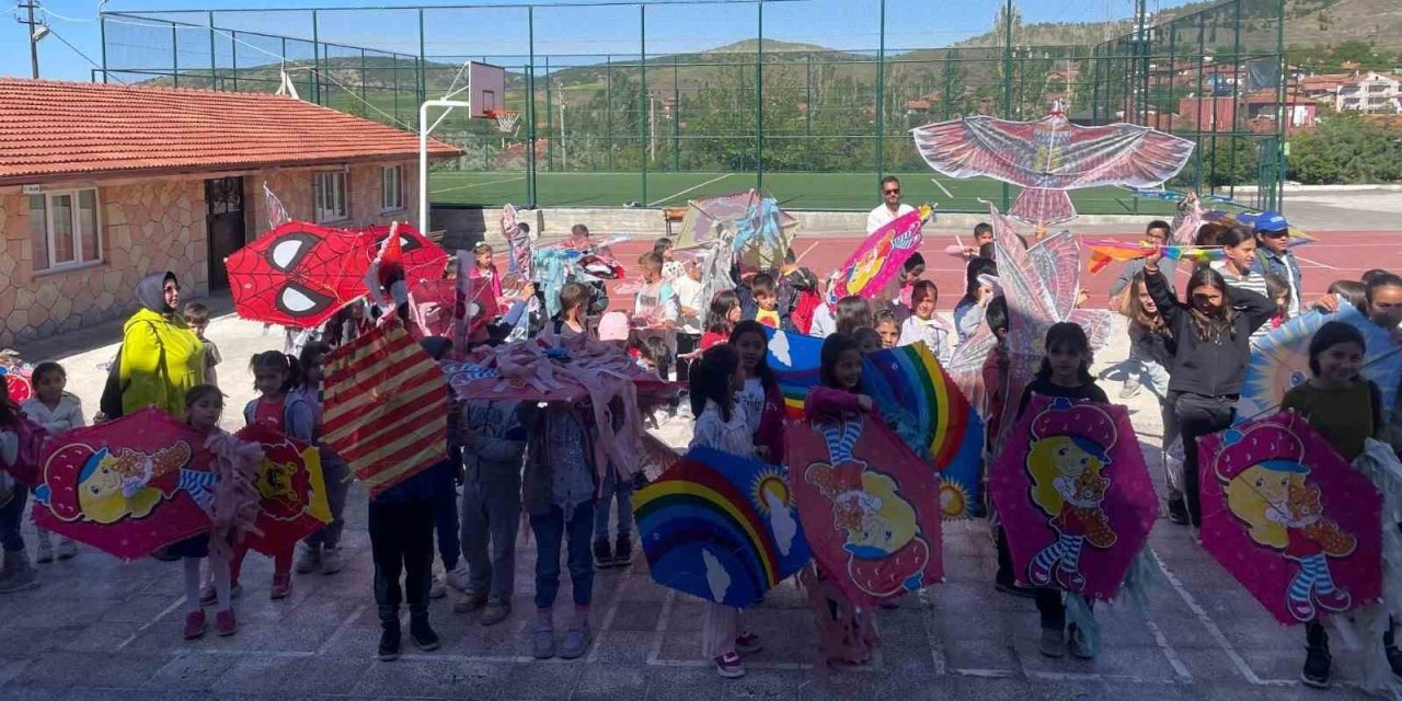 Minikler Hayallerini Gökyüzüne Uçurdular