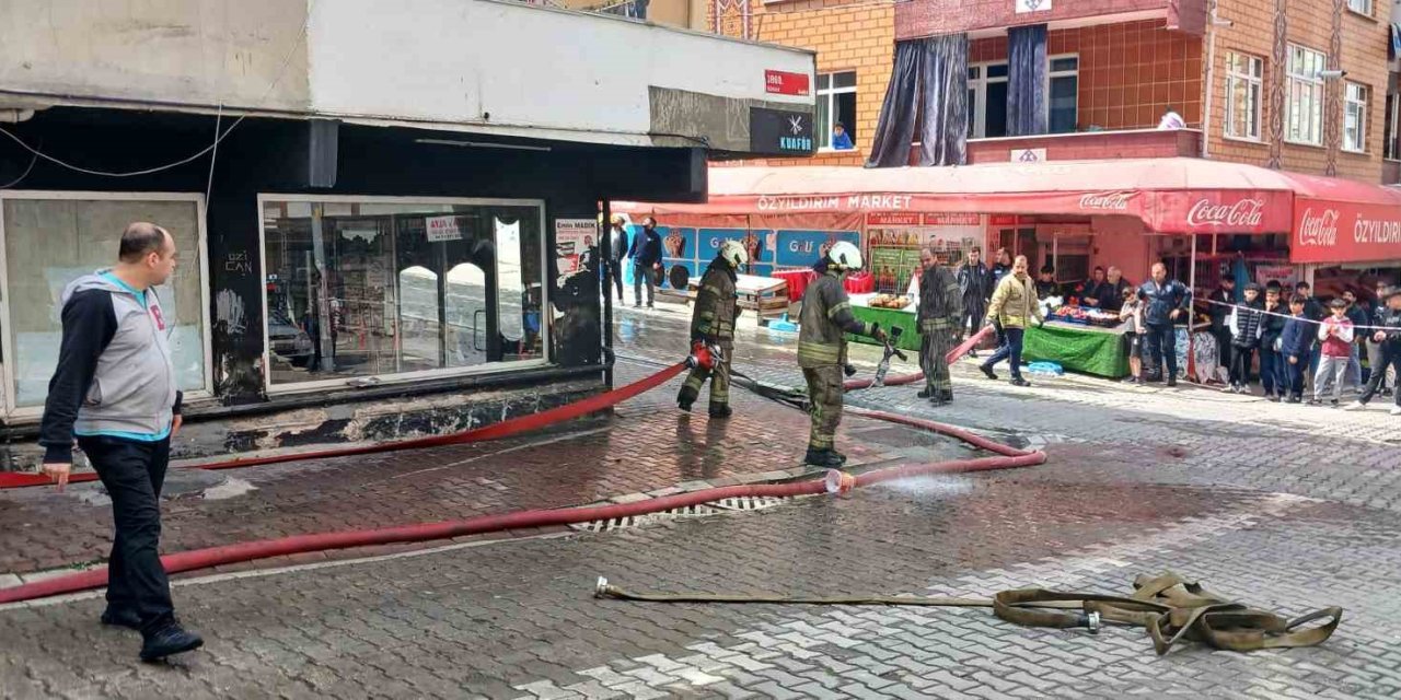 Esenyurt’ta Korkutan Çatı Yangını