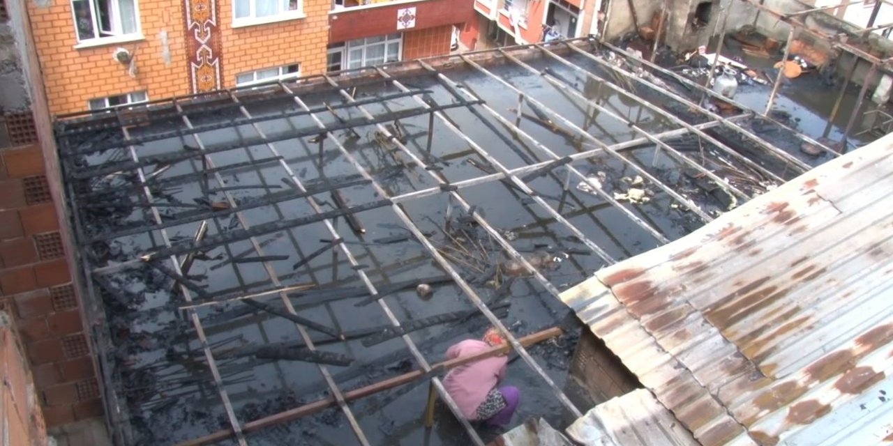 Esenyurt’ta 4 Katlı Binada Çatı Yangını