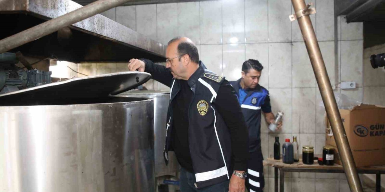 Alanya’da Merdiven Altı Kuru Meyve Ve Pekmez İmalathanesi Mühürlendi