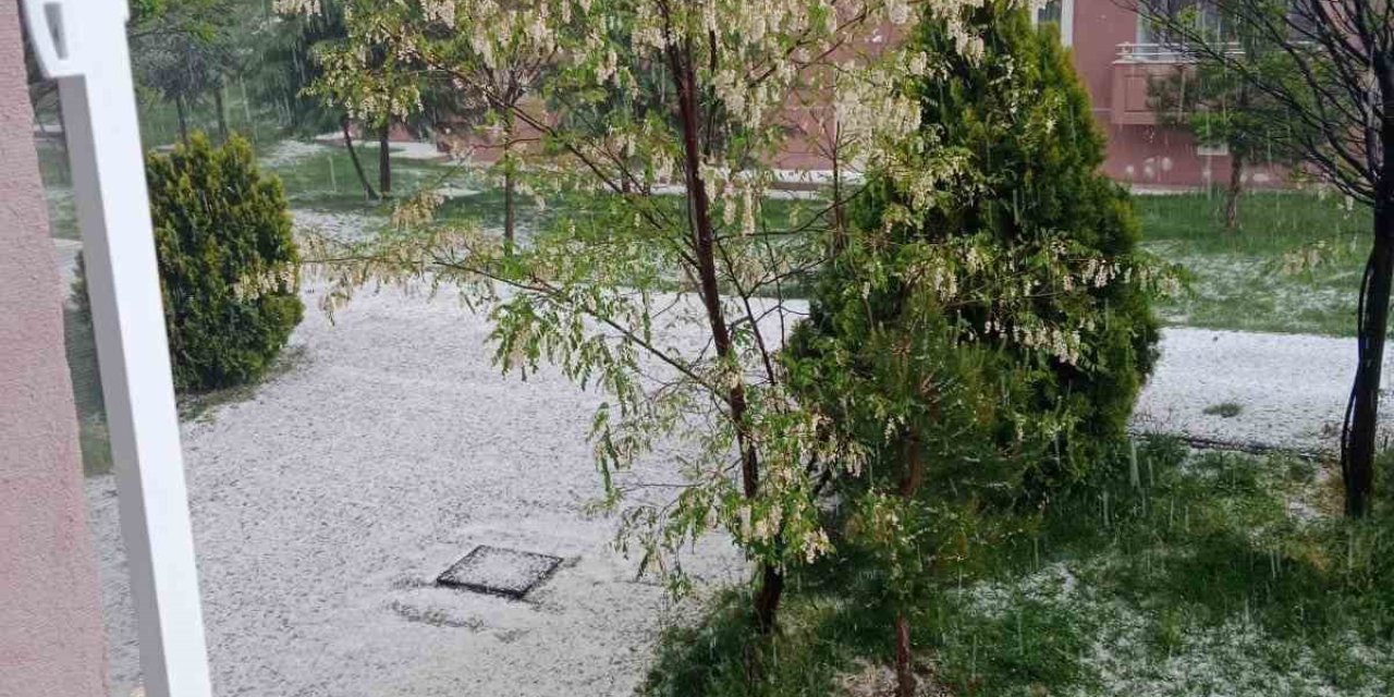 Ankara’da Sağanak Ve Dolu Yağışı Etkili Oldu