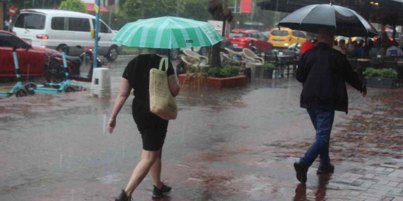 Yağmur Sonrası Oluşan Gökkuşağı Hayran Bıraktı