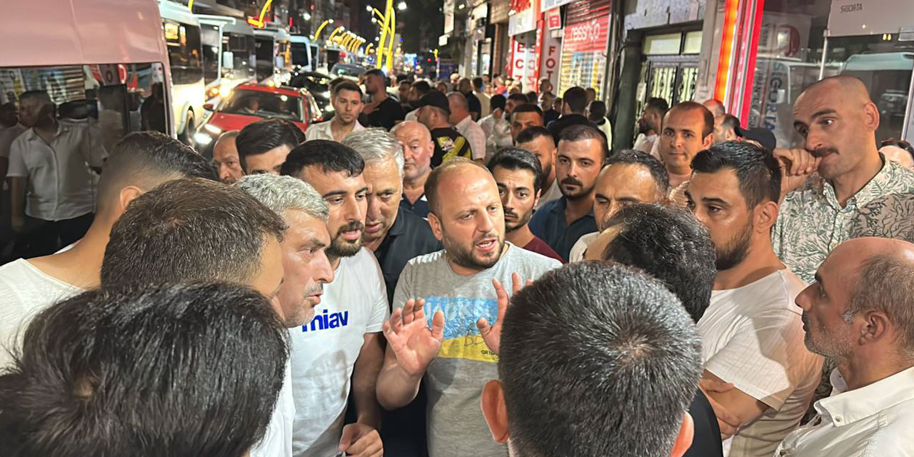 Rize’de Zam İsteyen Dolmuş Esnafı Başkanlarının Gözaltından Çıkarılması İçin Eylem Yaptı