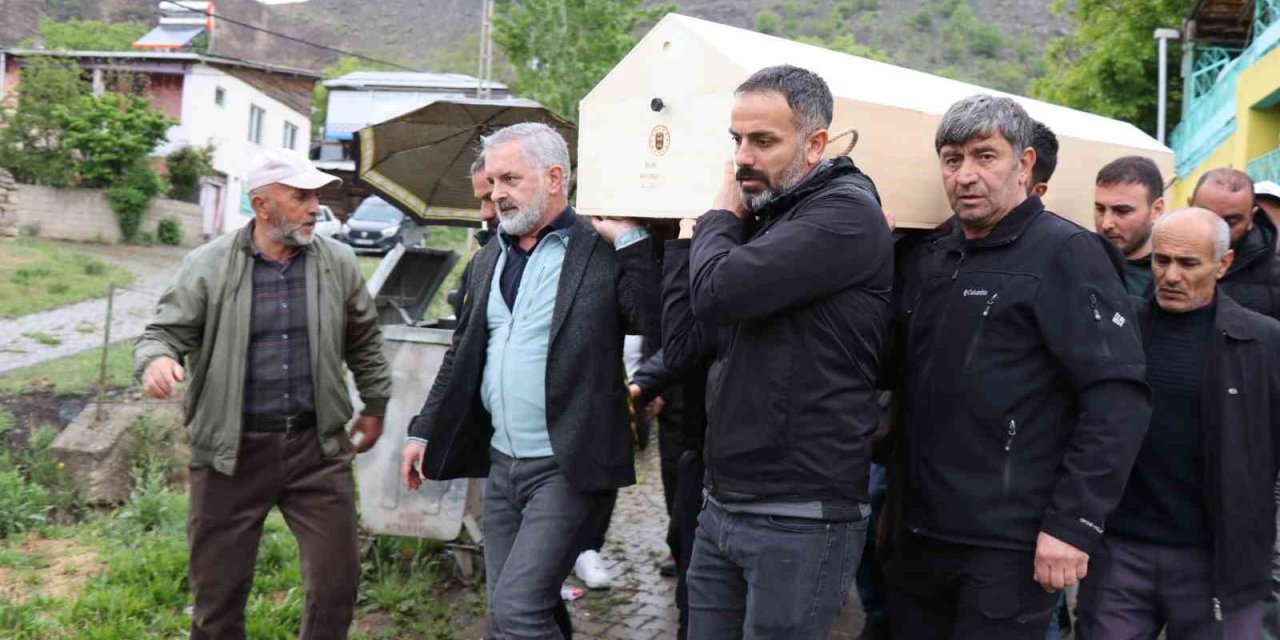 Kalp Krizi Geçiren Erzurumlu Gazeteci Vefat Etti