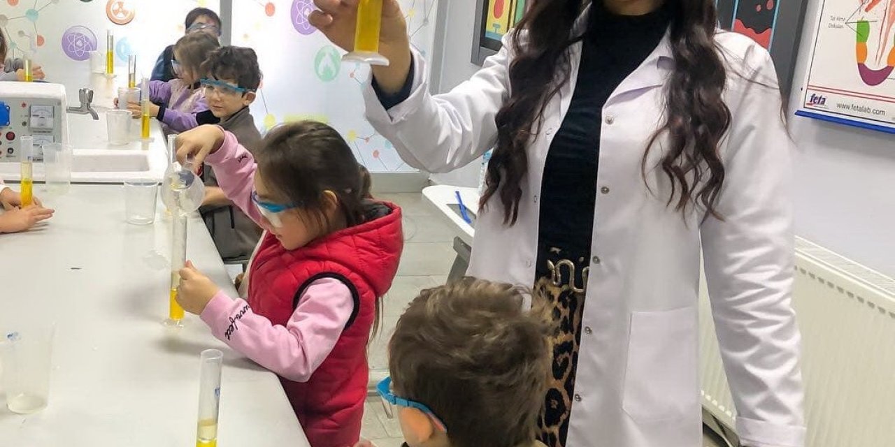 Manisa Serpil Öğretmene Ağlıyor