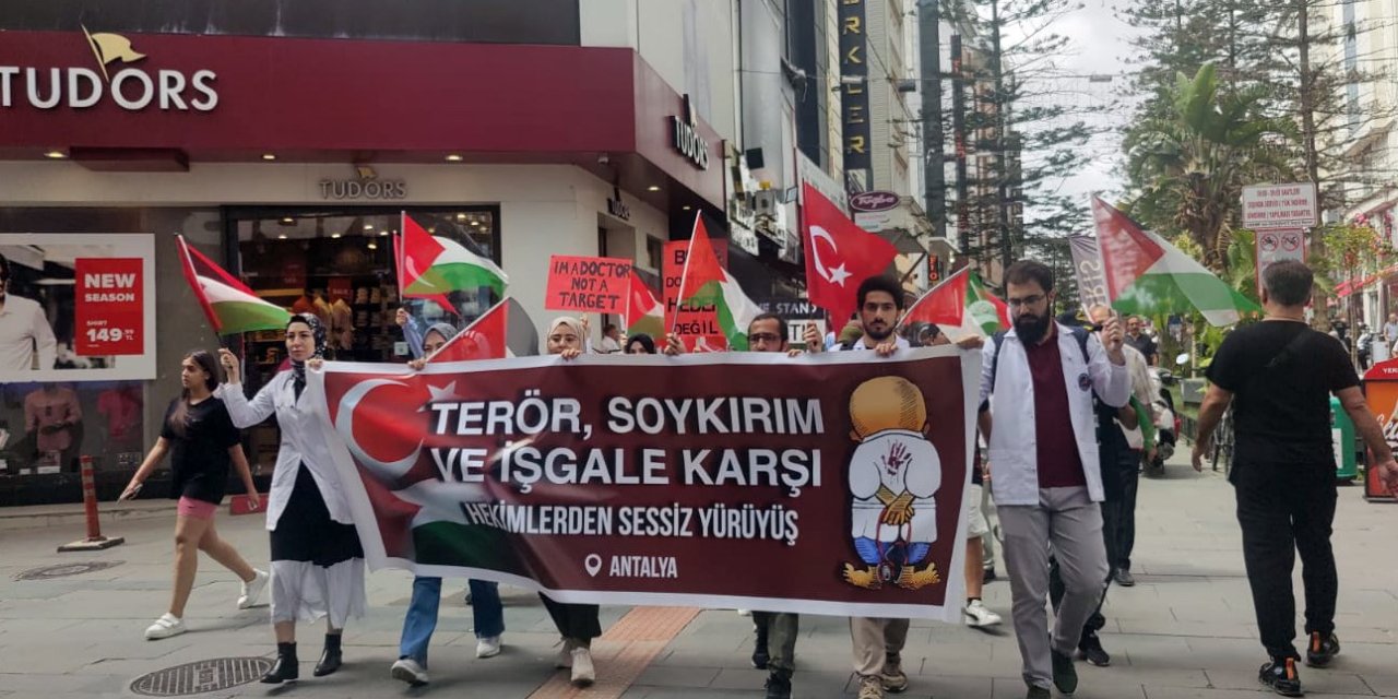 Antalyalı Hekimlerden Filistin İçin ‘Sessiz Yürüyüş’