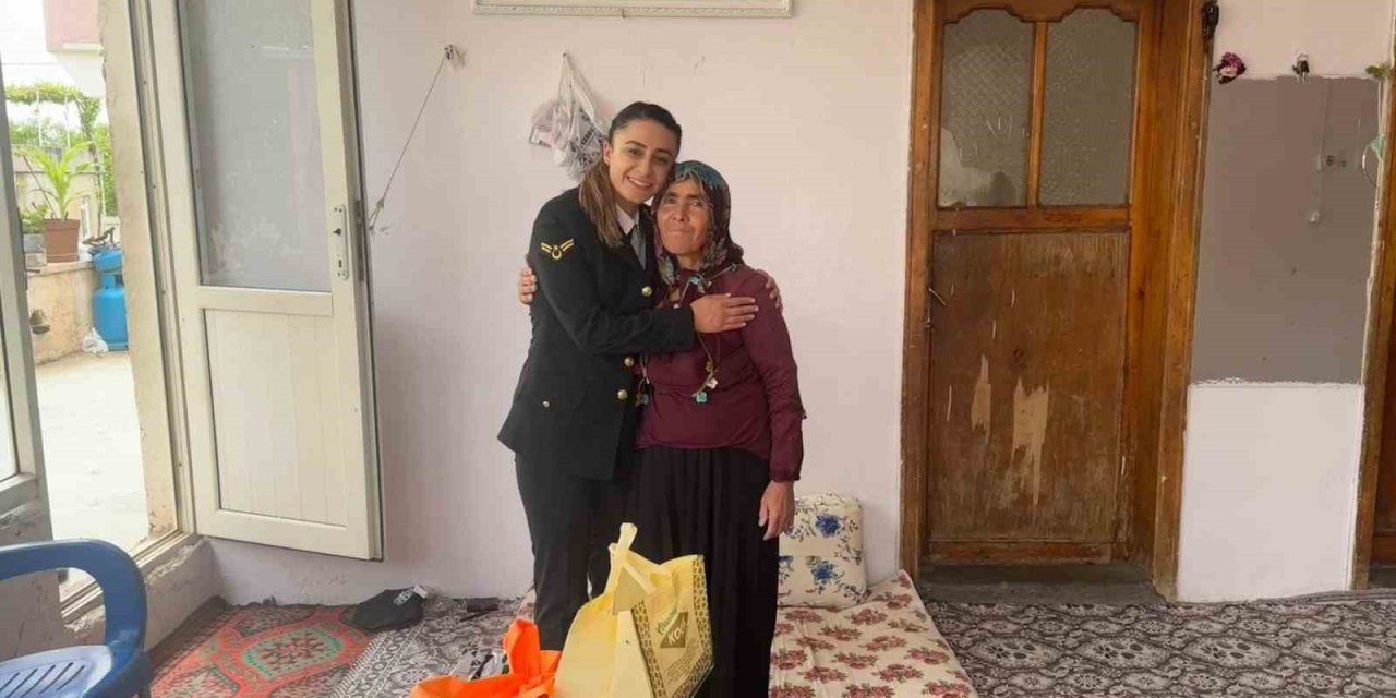 Jandarmadan Şehit Anneleri Ve Eşlerine ’anneler Günü’ Sürprizi