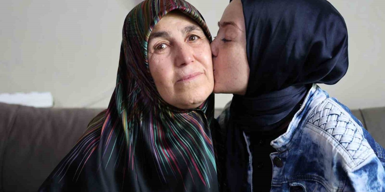 Fedakar Anne, Böbreğini Vererek Kızını Yeniden Hayata Bağladı