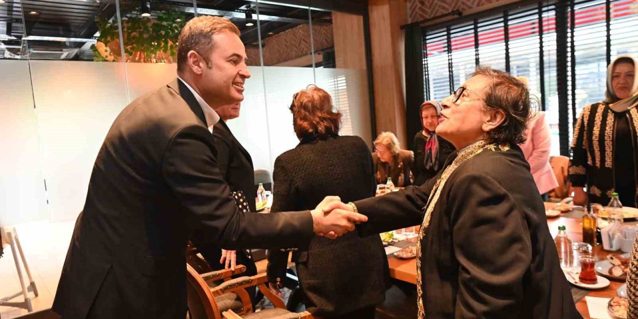 Başkan Ahmet Akın, Anneler Günü’nü Kutladı