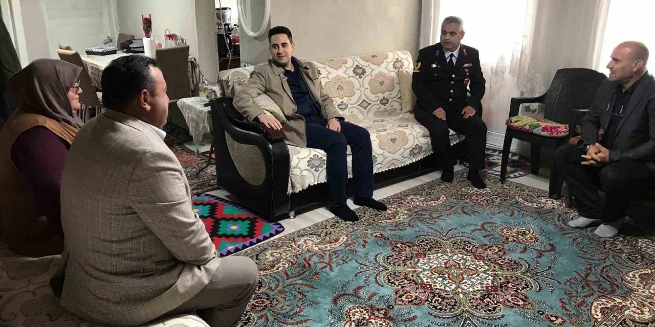 Çavdarhisar Kaymakamı Gedik’ten Şehit Ailelerin Anneler Günü Ziyareti