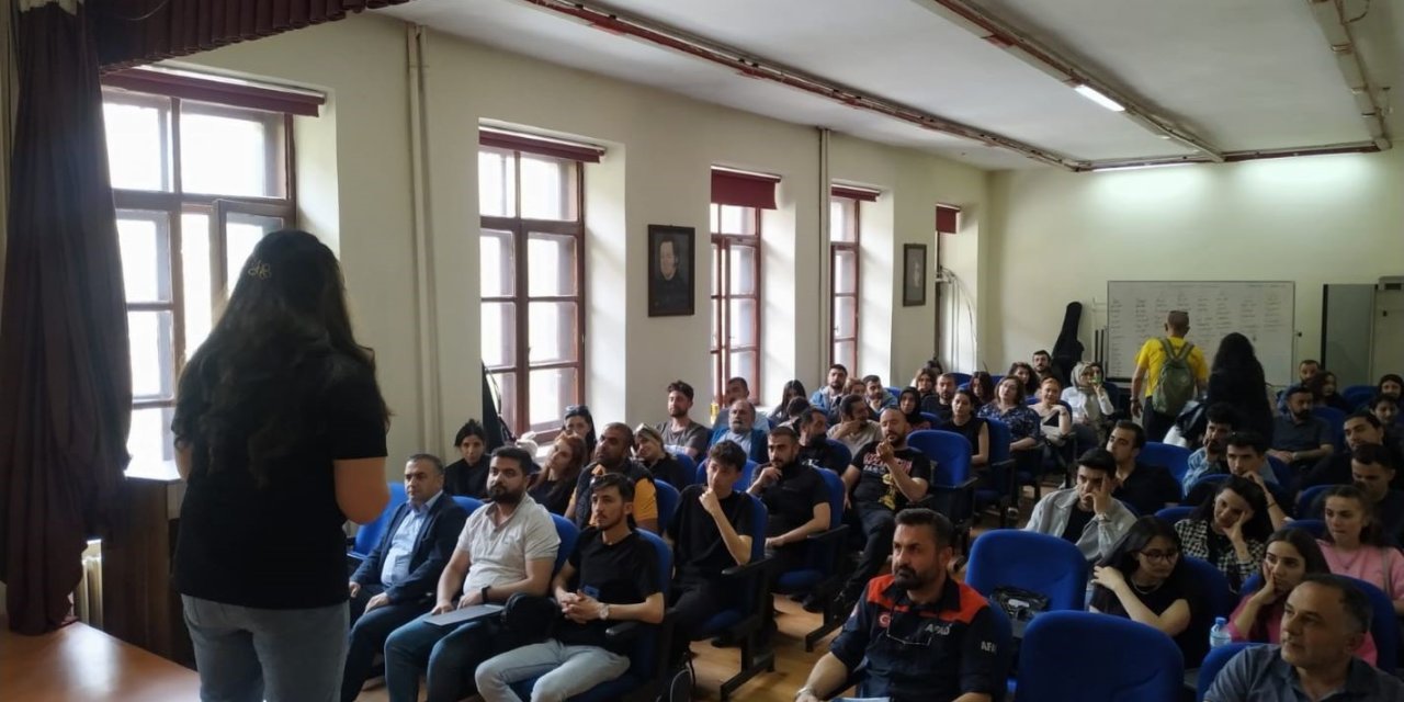 Kars’ta Üniversite Öğrencilerine Afad Eğitimi