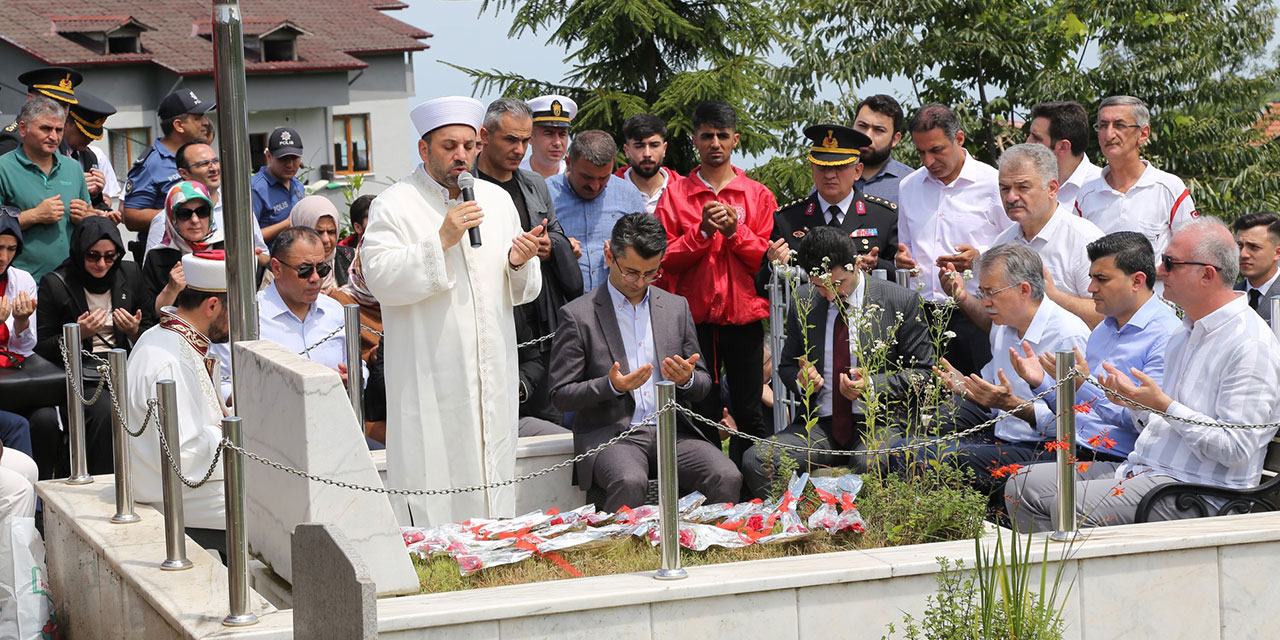 15 Temmuz Şehidi Şuayip Sefereroğlu Rize'de Kabri Başında Anıldı