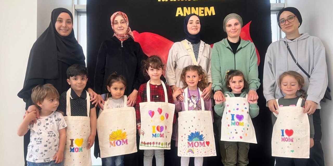 Miniklerden Annelerine Duygulandıran Hediye