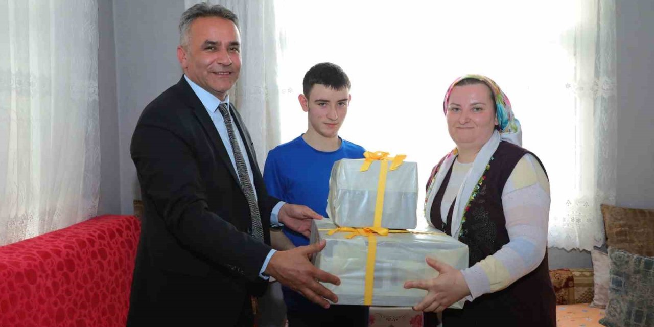 Fedakar Anneye ‘Anneler Günü’ Sürprizi