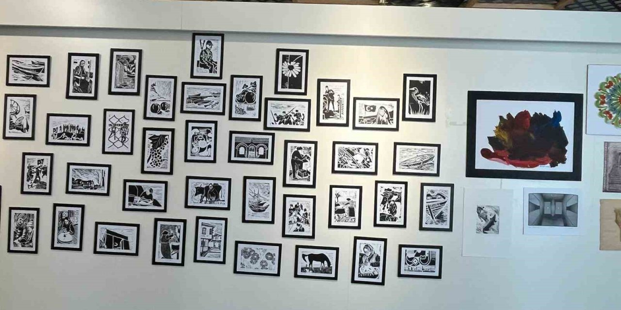 Kastamonulu Öğrenciler Yabancı Sanatçıların Bulunduğu Sergide Eserlerini Sergiledi