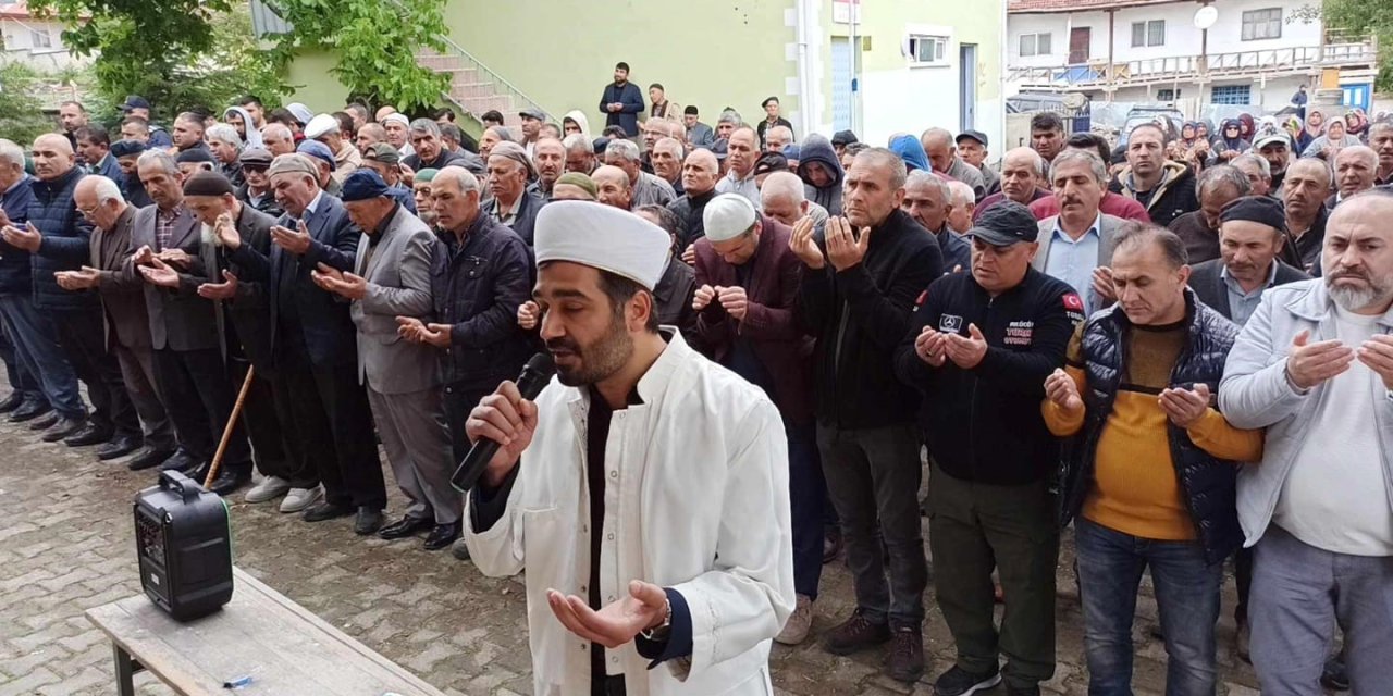 134 Yıldır Küskünleri Barıştırıp Yağmur Ya Da Şükür Duası Ediyorlar