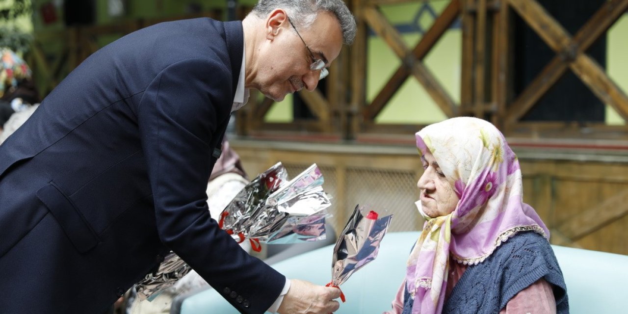 Başkan Kurnaz: “Tüm Anneler Başımızın Tacı”