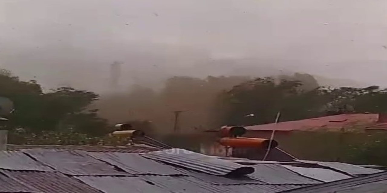 Erzurum’da Hortum Evlerin Çatılarını Uçurdu