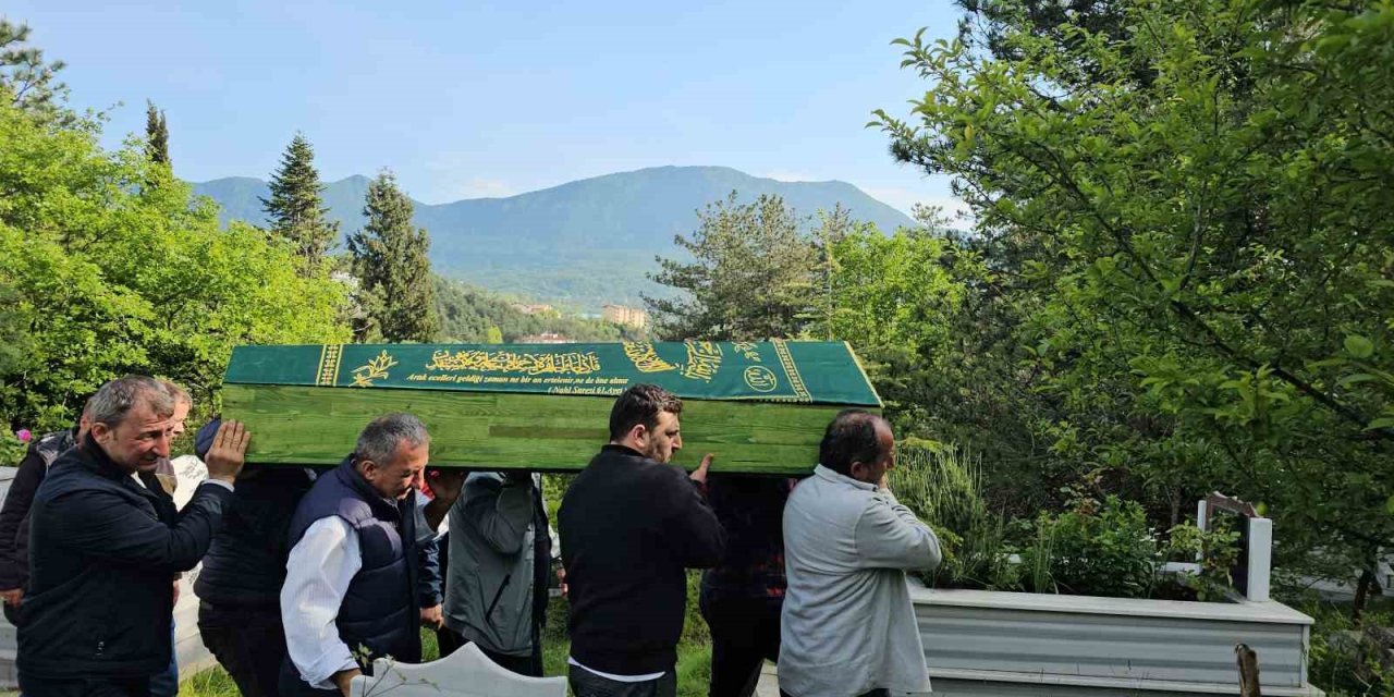 Balık Tutarken Kayalıklardan Denize Düşerek Ölen Vatandaş Son Yolculuğuna Uğurlandı