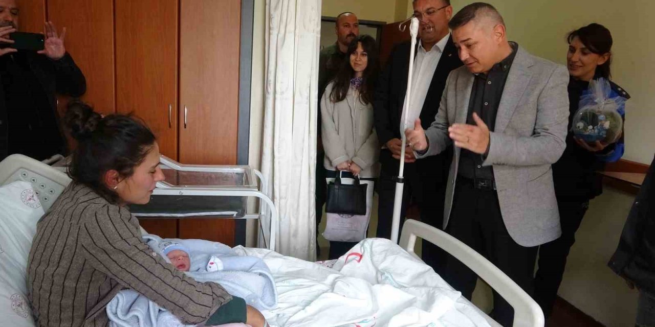 Emniyet Müdüründen Anneler Günü’nde Bebeklerine Kavuşan Çifte Ziyaret