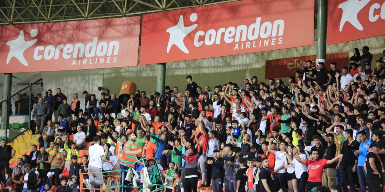 Trendyol Süper Lig: Alanyaspor: 0 - Beşiktaş: 0 (Maç Devam Ediyor)