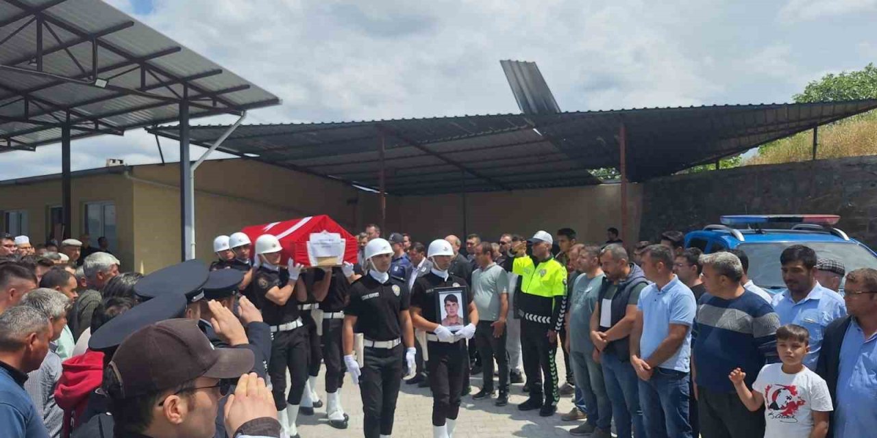 Traktör Altında Kalan Bekçi Toprağa Verildi