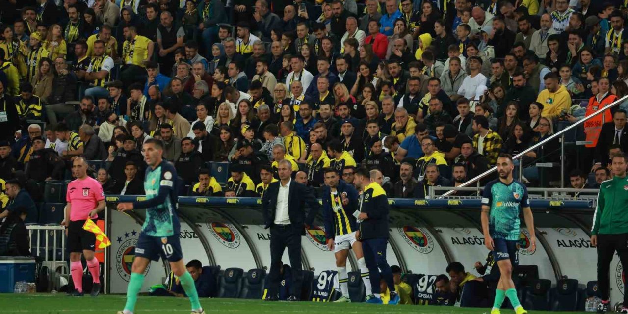 Tribünlerden ’yönetim İstifa’ Sesleri