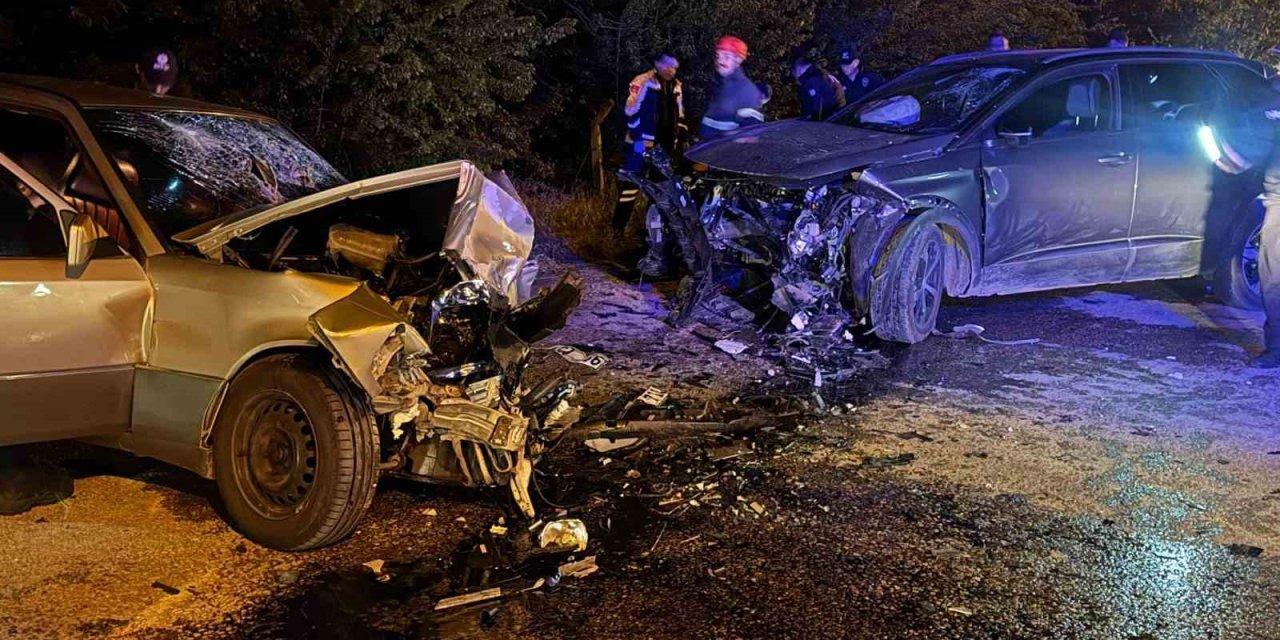 Tokat’ta Facia Gibi Kaza: Kafa Kafaya Çarpışan Araçlarda 7 Kişi Yaralandı