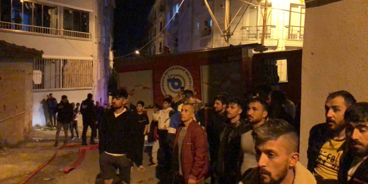 Yangın Mahalleliyi Sokağa Döktü