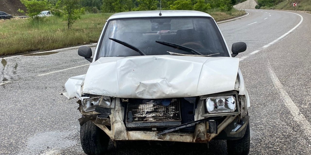 Gölbaşı’nda İki Otomobil Çarpıştı: 2 Yaralı