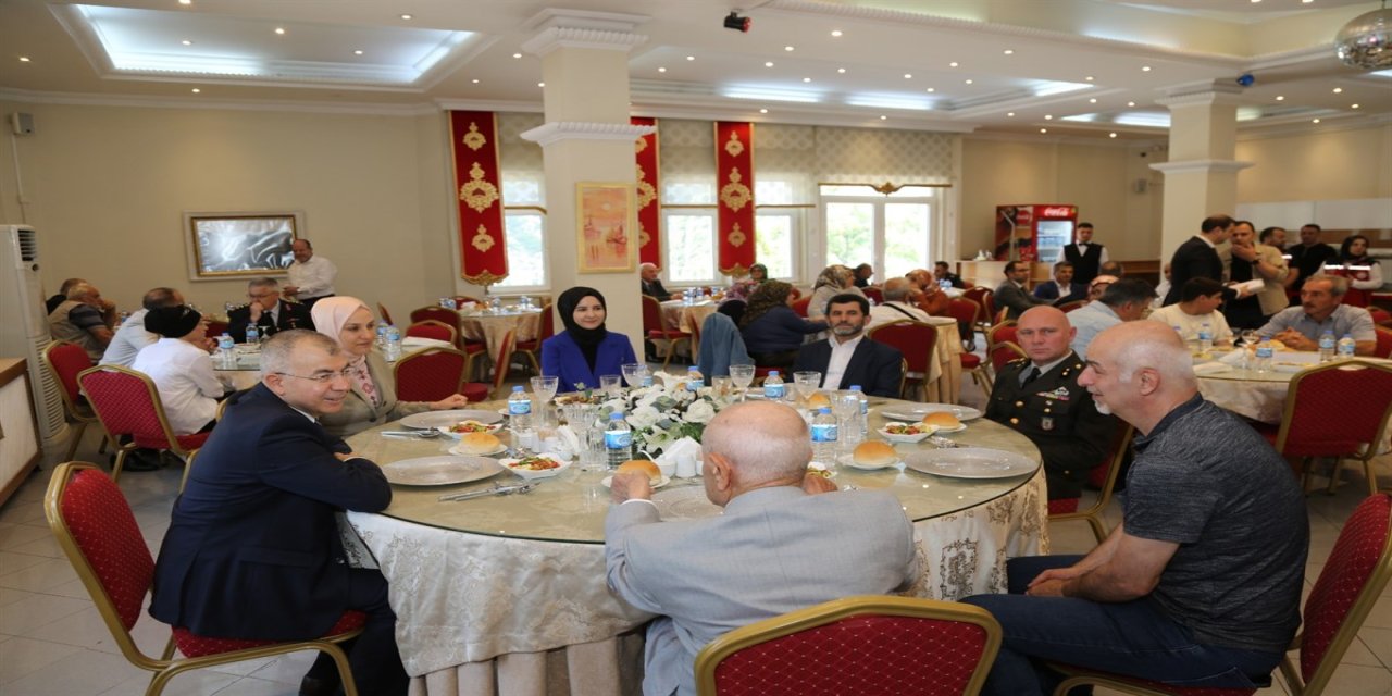 Artvin'de Şehit Aileleri ve Gaziler Yemekte Buluştu