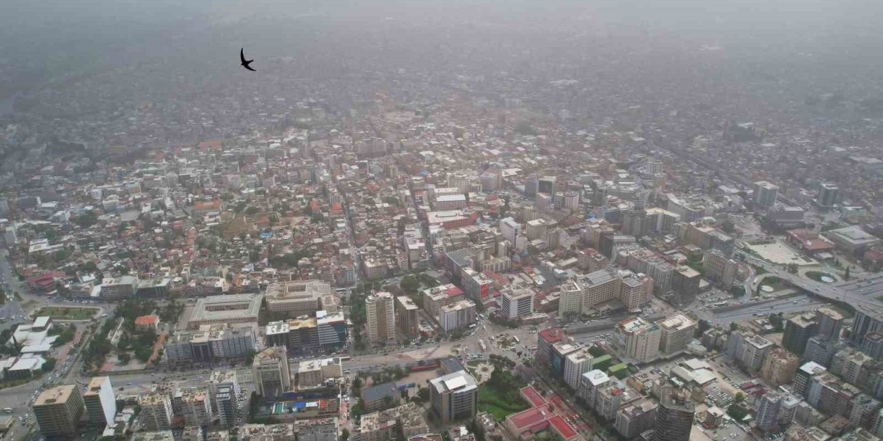 Kenti Kaplayan Toz Bulutu Dron İle Görüntülendi