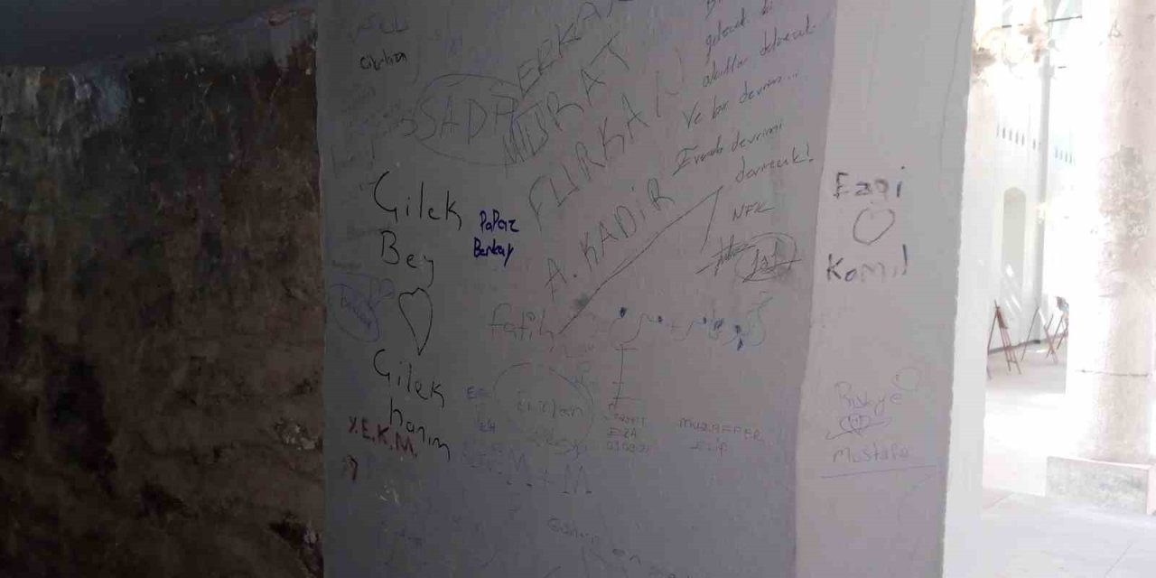 Sivrihisar’ın Asırlara Meydan Okuyan Tarihi Kilisesi Vandalların Hedefi Oldu