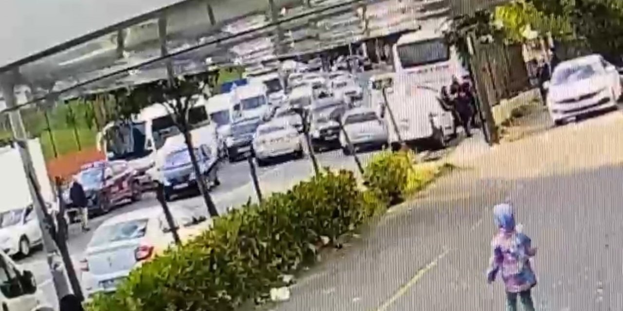 İstanbul’da Polise Direnen Şüphelilerle Arbede Kamerada: Asker Kaçakları Polise Saldırdı