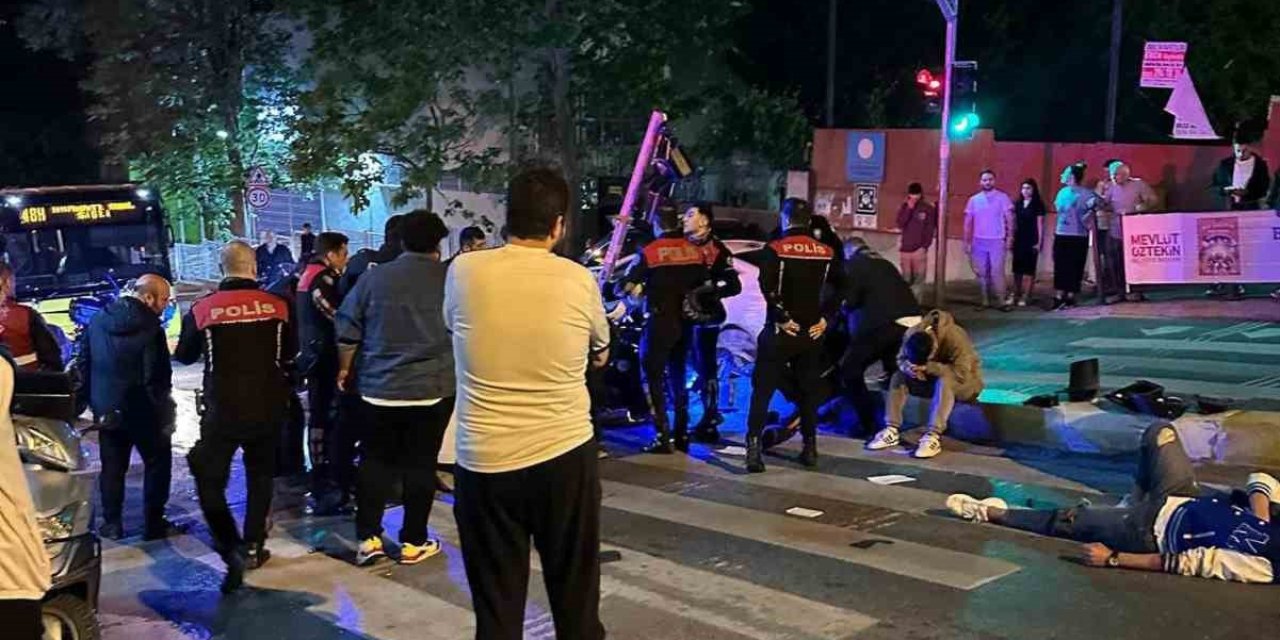 İstanbul’da “Yetersiz Ehliyet” Kovalamacası Kazayla Bitti: 2’si Polis 3 Yaralı